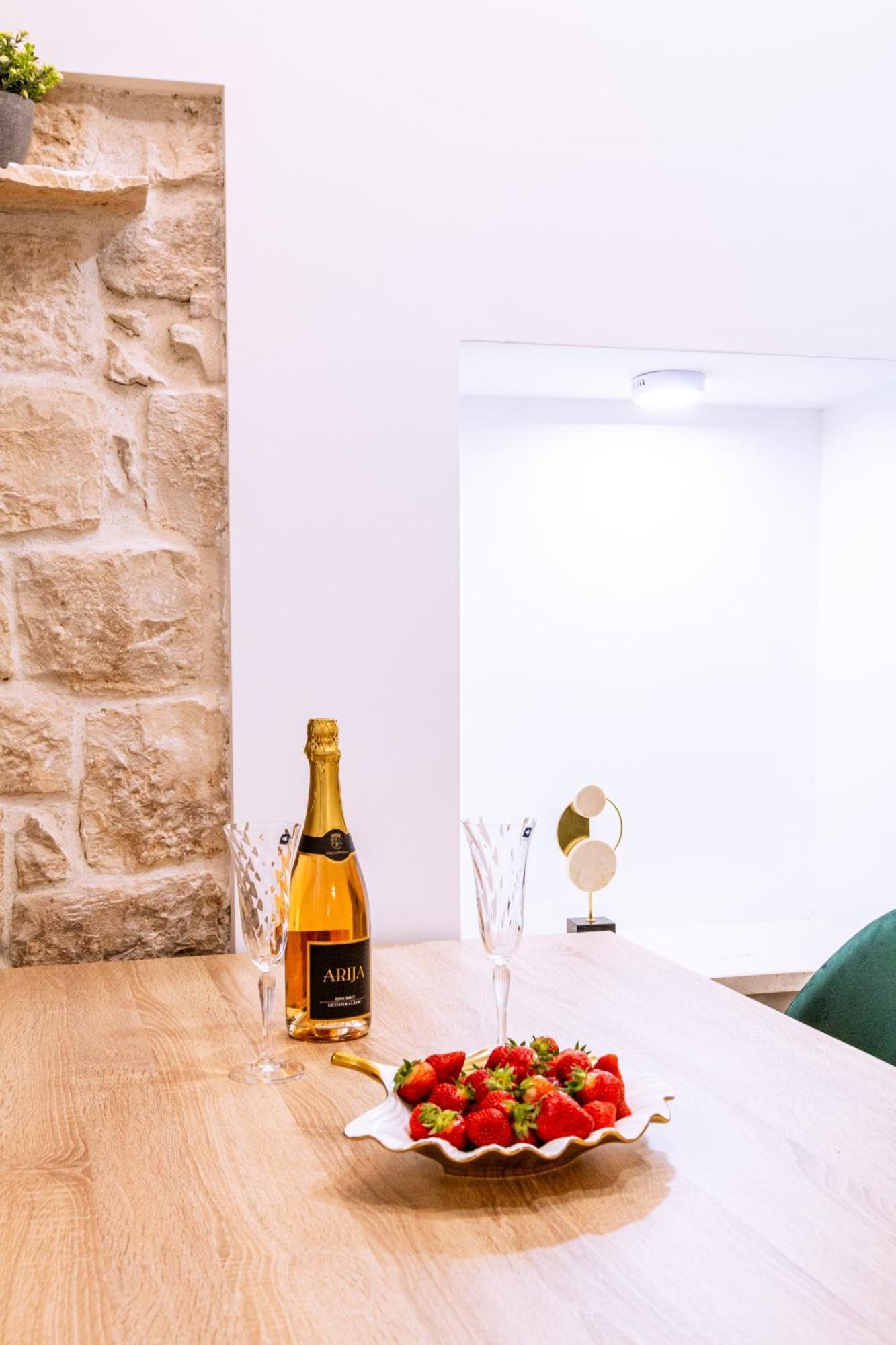 Luxury 2 Bedroom-2 Bathroom Apartment & Studio App With Rooftop Terrace Split Bilik gambar