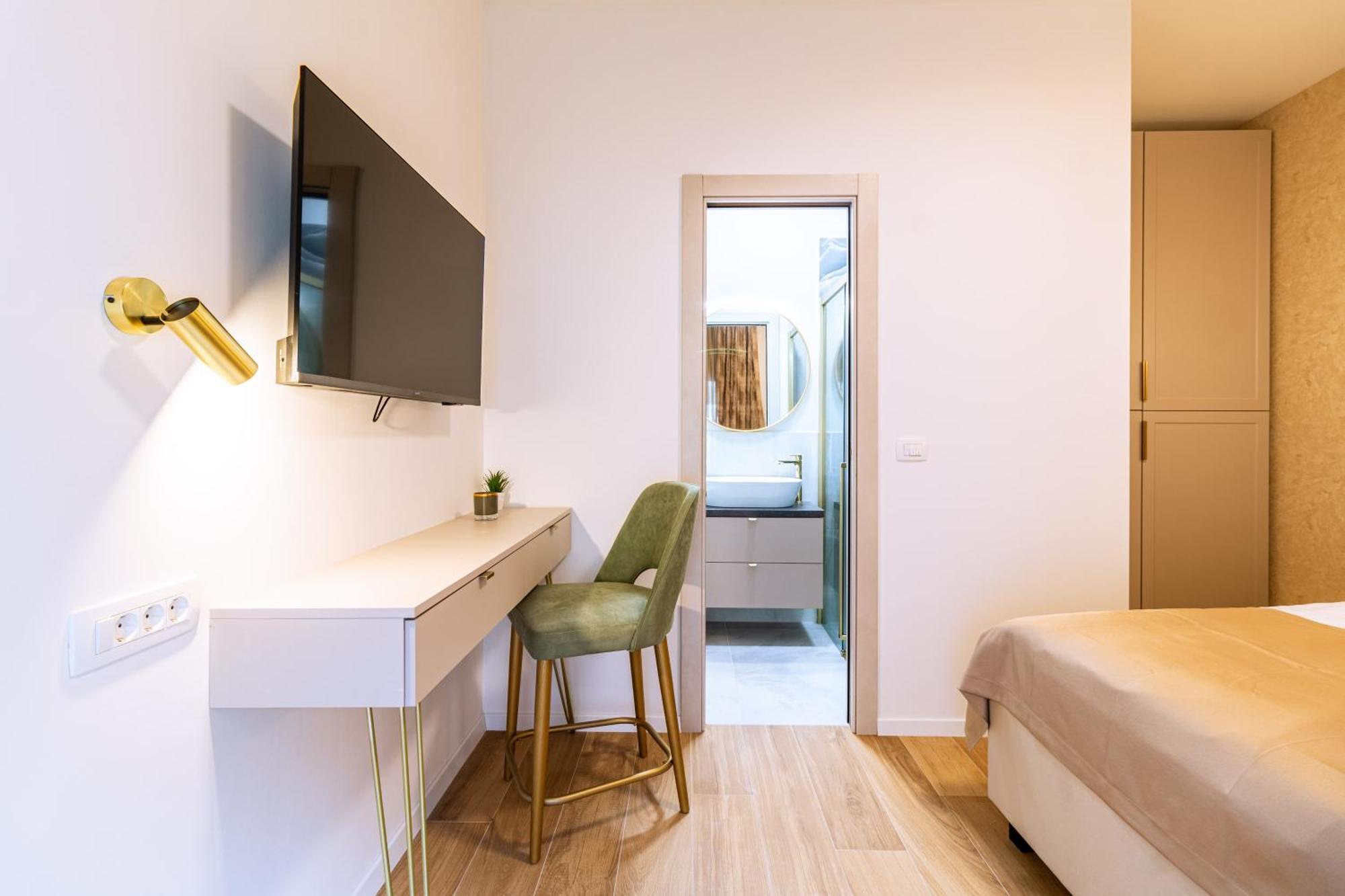 Luxury 2 Bedroom-2 Bathroom Apartment & Studio App With Rooftop Terrace Split Bilik gambar