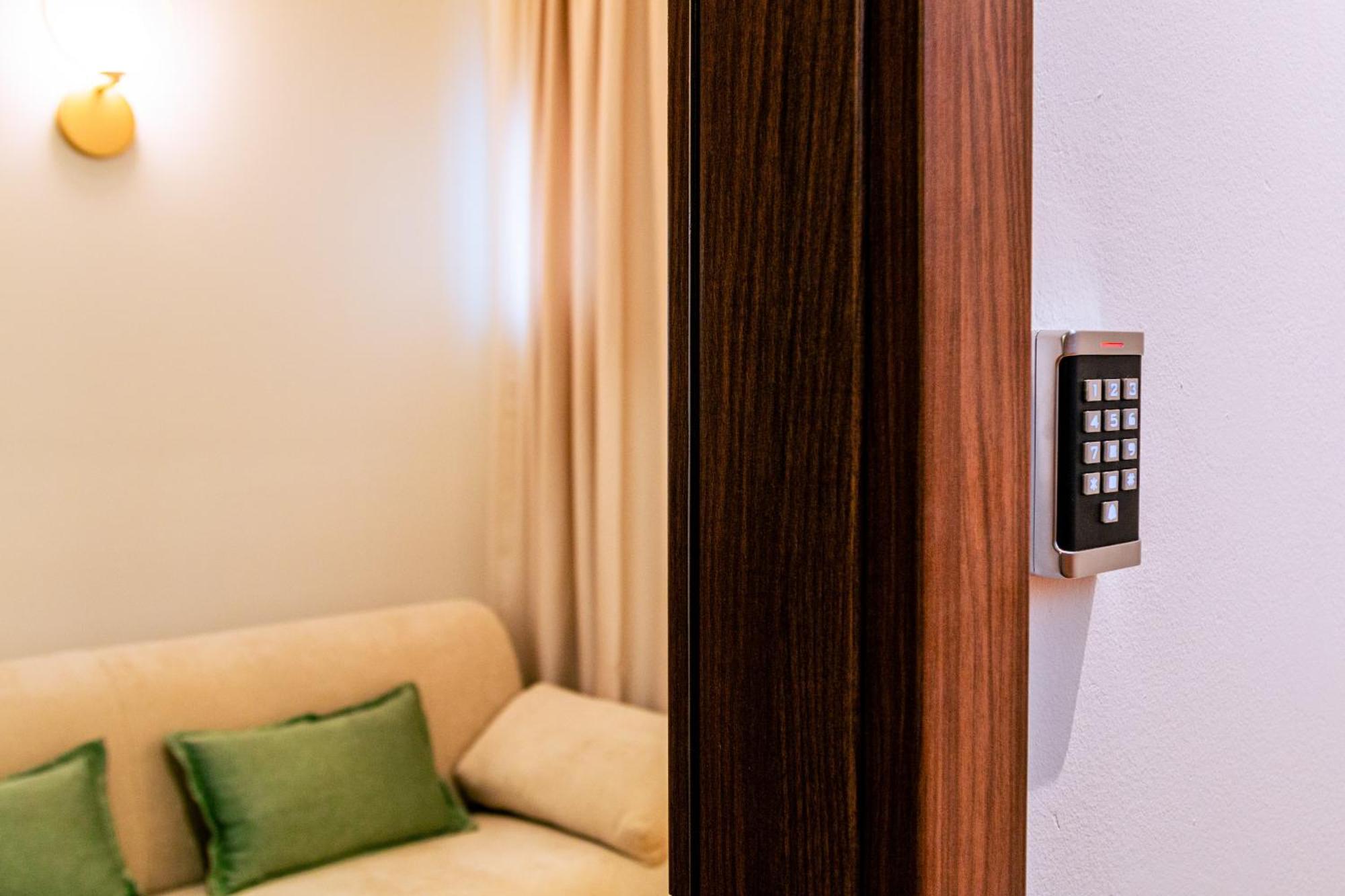 Luxury 2 Bedroom-2 Bathroom Apartment & Studio App With Rooftop Terrace Split Bilik gambar