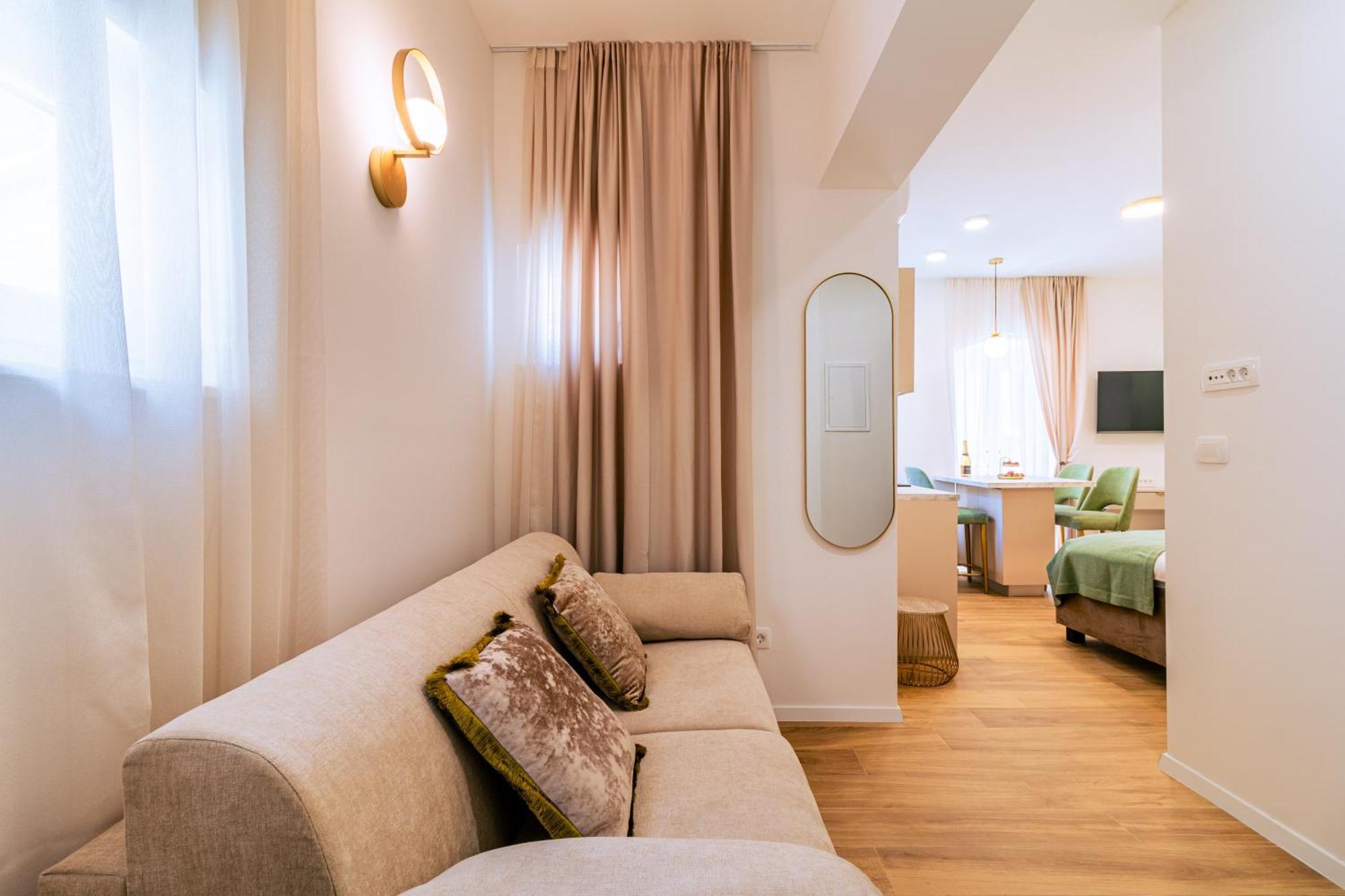 Luxury 2 Bedroom-2 Bathroom Apartment & Studio App With Rooftop Terrace Split Bilik gambar