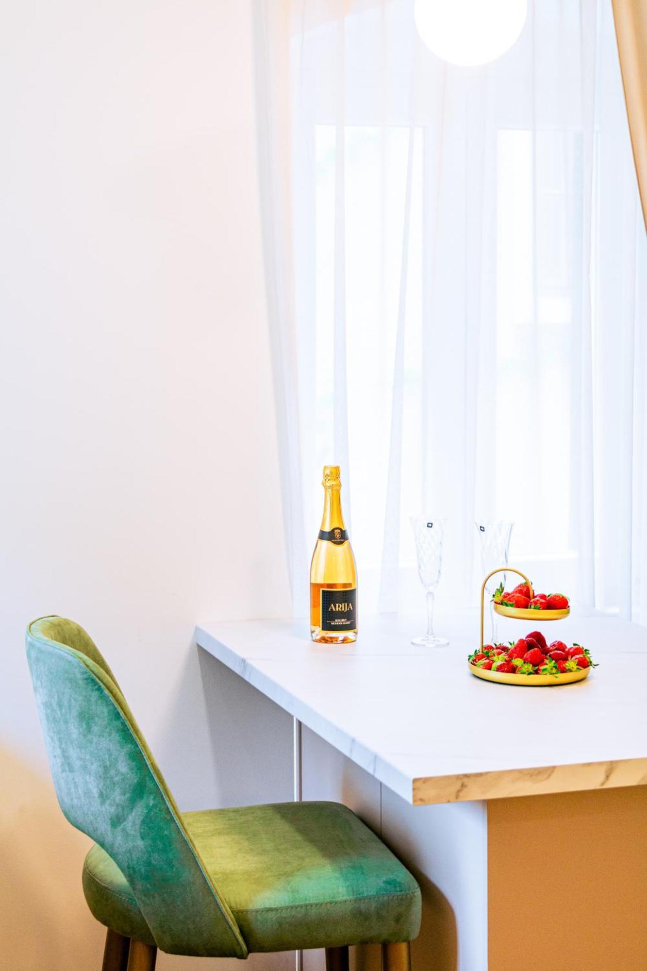 Luxury 2 Bedroom-2 Bathroom Apartment & Studio App With Rooftop Terrace Split Bilik gambar